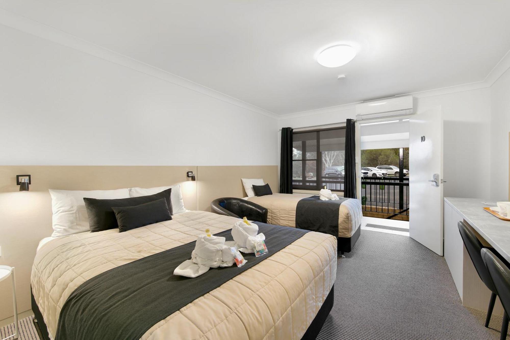 Kandos Fairways Motel Екстер'єр фото
